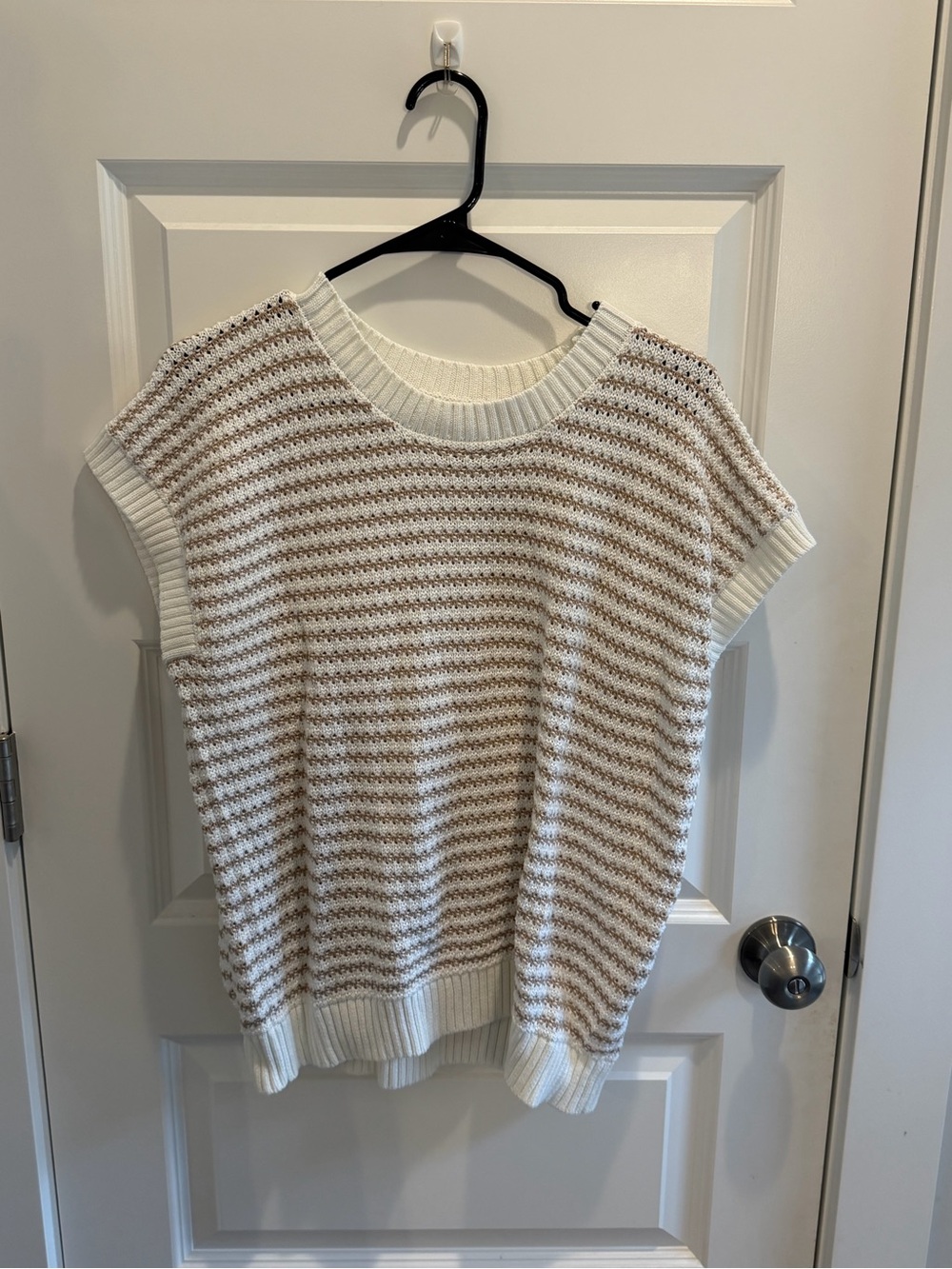 Women’s Sleeveless Sweater Top